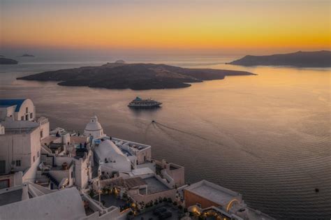 Premium Photo | Amazing sunset on santorini caldera, gree