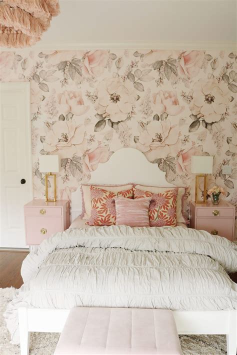 La Maison Vintage Farmhouse French Boho Chic Floral Wallpaper Bedroom ...