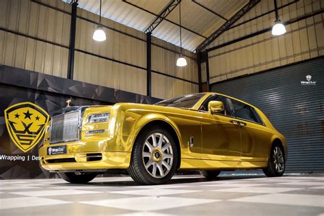 Rolls-Royce Phantom - Gold Chrome wrap | WrapStyle