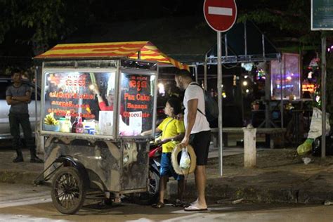 [Foto] Pedagang Makanan Kaki Lima di Siem Reap, Kamboja - UMUM SEKALI