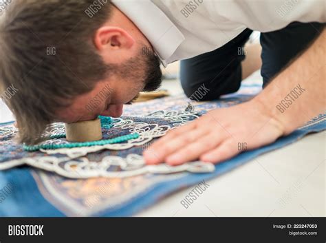 Shia Muslim People Image & Photo (Free Trial) | Bigstock