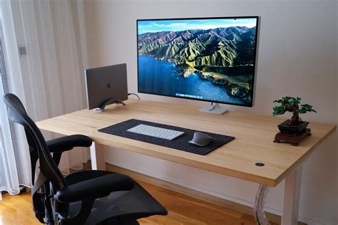 Best Laptop Desk Setups & Ideas - Graphic Pie