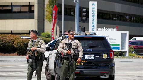 Los Angeles County Sheriff's Department: 2 deputies shot, 1 suspect dead