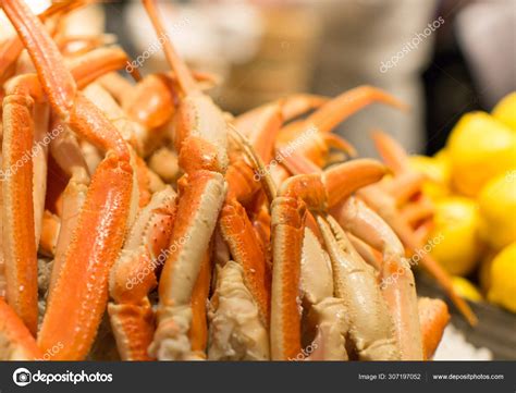 Seafood Ice Buffet Line Cooked King Crab Legs Lemons Fresh Stock Photo ...