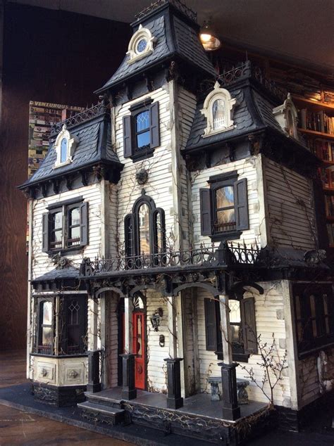 Haunted Dollhouse | Haunted dollhouse, Haunted house craft, Haunted ...