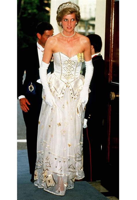 Princess Diana's Best Fashion Looks - The Evolution of Princess Diana's ...