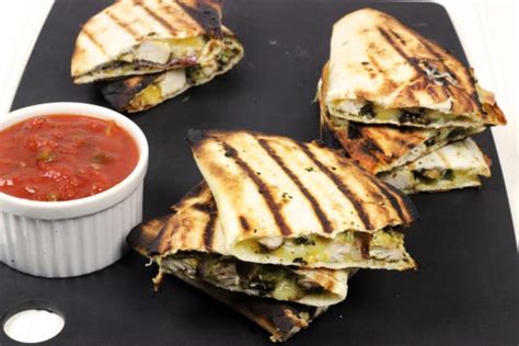 Grilled Chicken Quesadilla Recipe - Food Fanatic