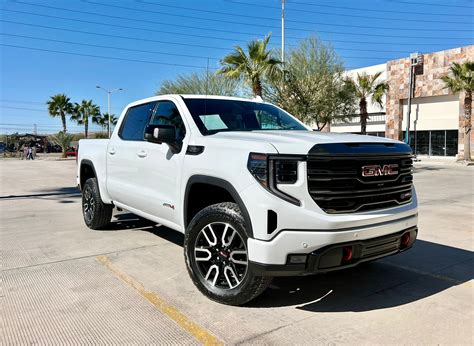 GMC SIERRA AT4 2023 BLANCA – JM Automotriz