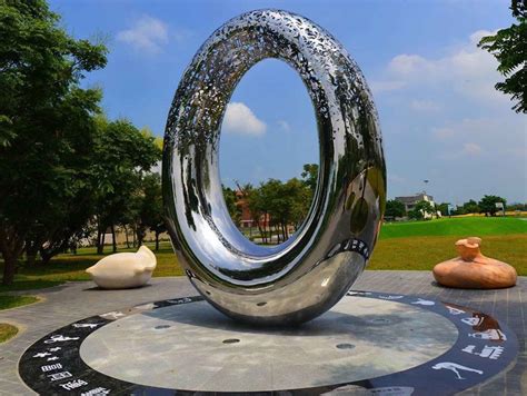 Artificial Style Outdoor Metal Sculpture , Abstract Outdoor Metal Art ...