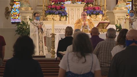 Fort Worth Catholic Diocese holds mass for smaller crowds | FOX 4 ...