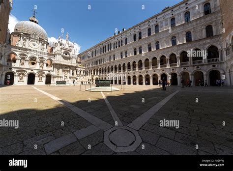 Palazzo ducale interior hi-res stock photography and images - Alamy