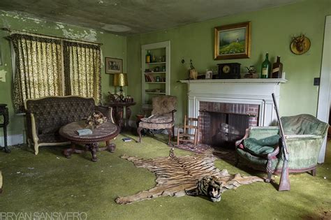 Photographer Captures Haunting Images Of Abandoned Catskills Home