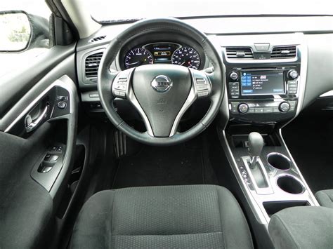 2014 Nissan Altima interior review | Aaron on Autos