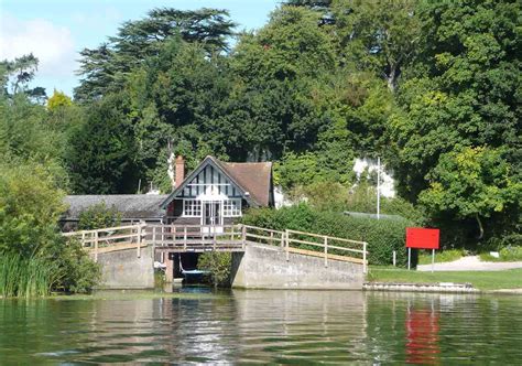 The Thames Path - Tours 2 order | Tours 2 order