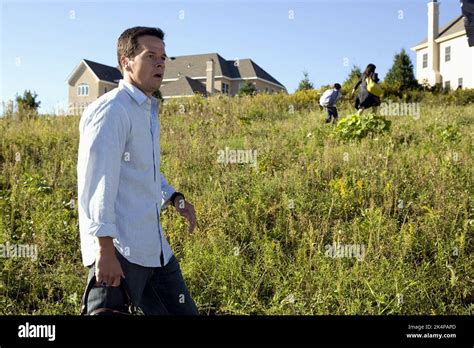 MARK WAHLBERG, THE HAPPENING, 2008 Stock Photo - Alamy