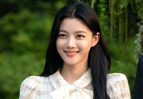 My Demon New Stills Introduce the Characters in Kim Yoo Jung's Life