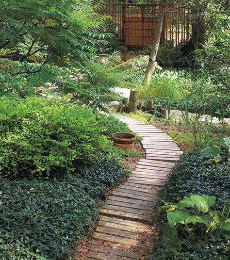 10 DIY garden paths made from upcycled finds - Cottage Life