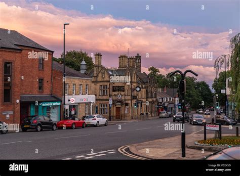 Sun going down over Chapel Allerton, Leeds Stock Photo - Alamy