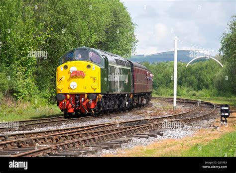 Class 40 Diesel locomotive on heritage passenger service at Ramsbottom ...