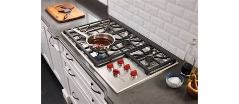 Wolf 36" Professional Gas Cooktop - 5 Burners (CG365P/S)