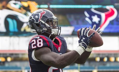 Texans’ J.J. Watt warming up without a cast before Week 17 kickoff ...