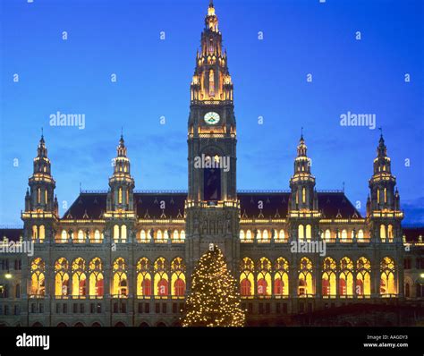 Rathaus night neues rathaus vienna hi-res stock photography and images ...