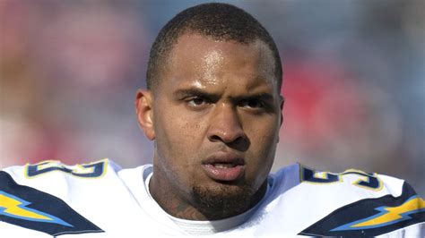 Chargers center Mike Pouncey to undergo hip surgery, miss the season