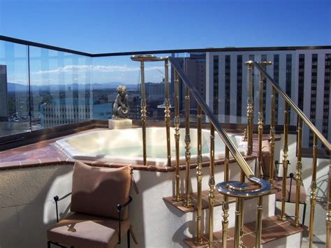 Golden Nugget's penthouse suite comes with a balcony hot tub. | Las ...