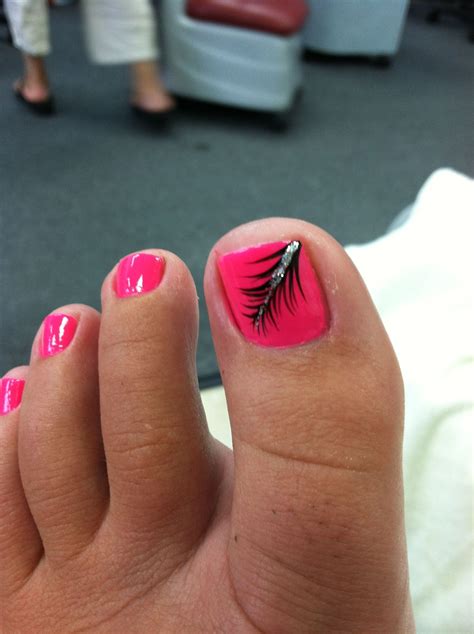 I may have pinned this already. but its so cute! Pink Toe Nails, Simple ...