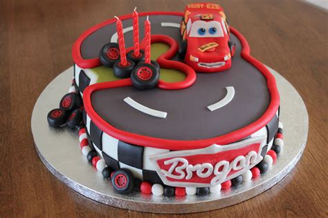 Disney cars cake - Number three track with Lightning Mcqueen racing ...