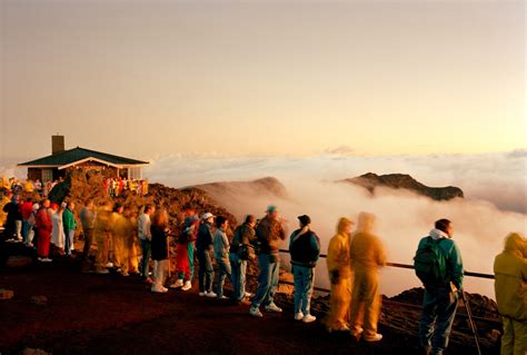 Forgoing Sunrise for Sunset on Maui’s Volcano - The New York Times