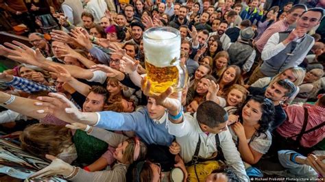 Oktoberfest kicks off in Munich after 2-year break | Travel - Hindustan ...