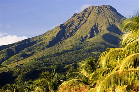 Située dans la moitié Nord de la #Martinique, la #Montagne #Pelée est ...