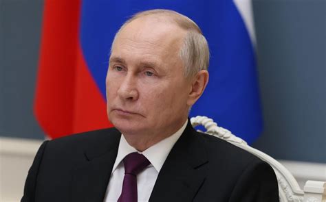 Vladimir Putin announces 2024 re-election bid