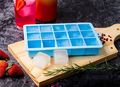 What Are the Ice Cube Tray Dimensions? - HowdyKitchen