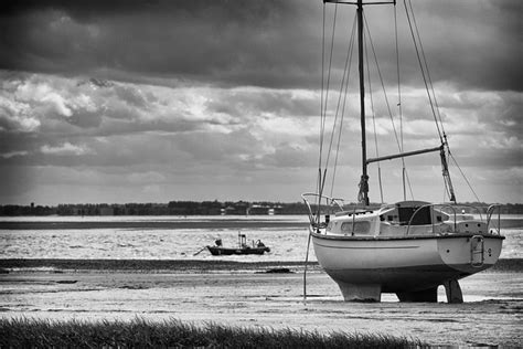 Abandoned Boat B W Gray - Free photo on Pixabay