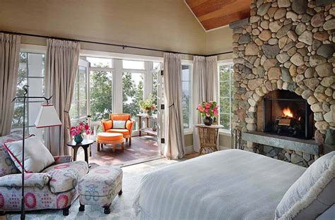 33 Stunning master bedroom retreats with vaulted ceilings