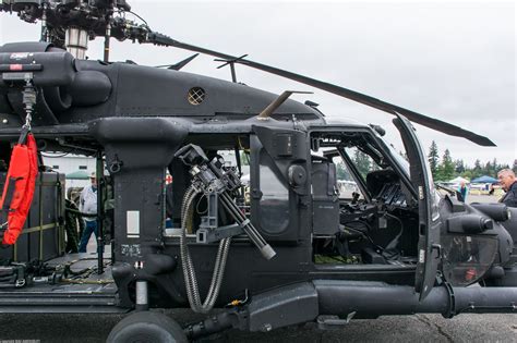 MH-60M Black Hawk | Military helicopter, Military aircraft, Black hawk