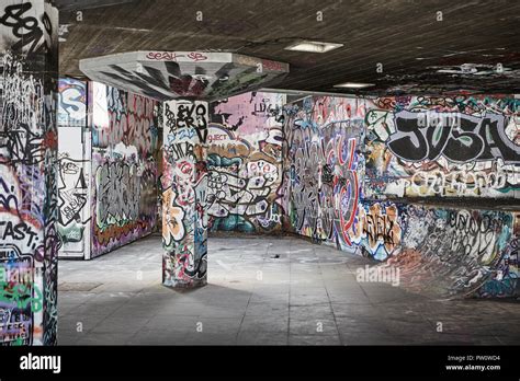 Skatepark graffiti hi-res stock photography and images - Alamy