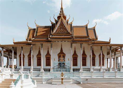 A Complete Guide to Visiting The Royal Palace, Phnom Penh — ALONG DUSTY ...