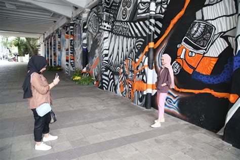 'The street is a blank canvas': Street artists brighten up local ...