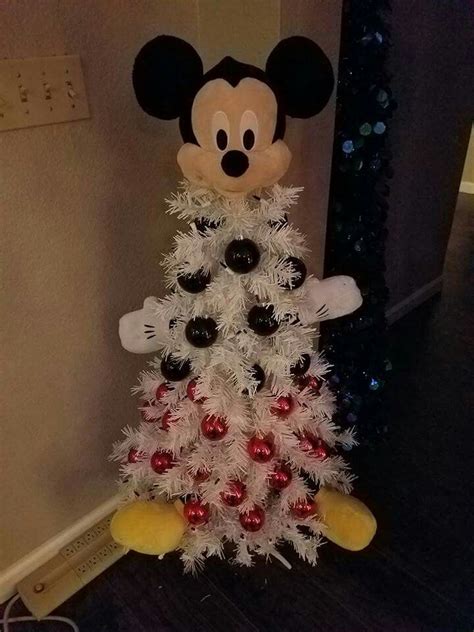 Mickey Mouse Christmas Tree | Mickey mouse christmas tree, Disney ...