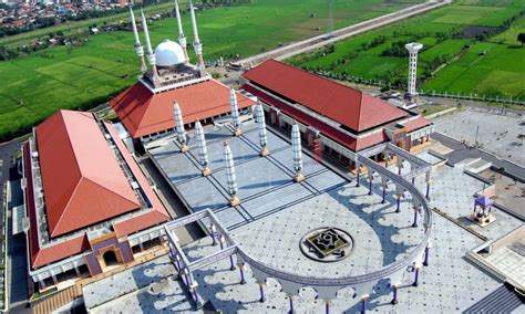 Masjid Agung Jawa Tengah, Masjid Megah dengan Desain Arsitektur Unik di ...