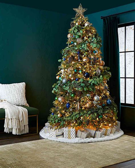 How to Put Lights on a Christmas Tree | Better Homes & Gardens