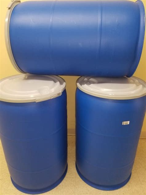 Plastic drum with lid -30 gallon . Open for Sale in Chicago, IL - OfferUp