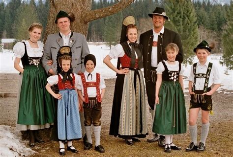 FolkCostume&Embroidery: Overview of the Folk Costumes of Germany