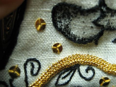 Baroque Embellishments: Pomegranates & Peas Purse - Speckling Stitch