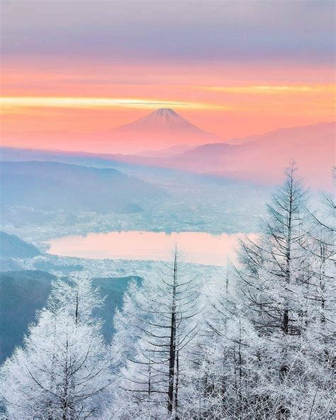 🔥 Mount Fuji as winter approaches. : r/NatureIsFuckingLit