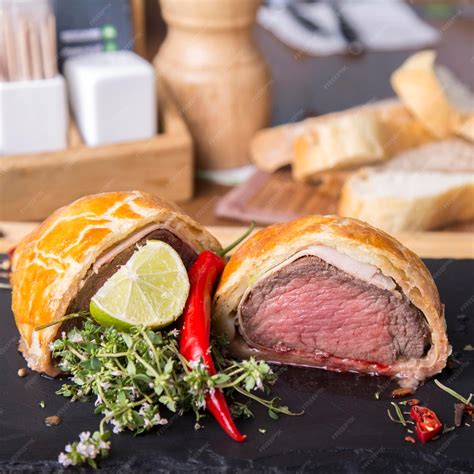 Premium Photo | Beef wellington puff pastry pie beef wellington