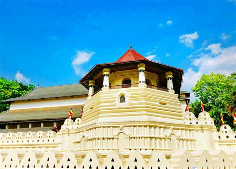 Royal Palace of Kandy - Relive the Royalty in Sri Lanka!